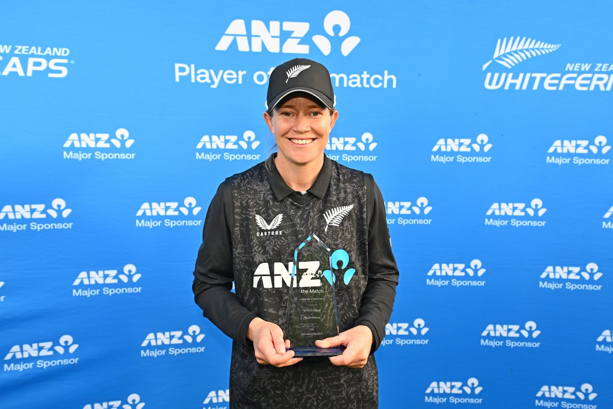 WHITE_FERNS's tweet photo. 141*! A pivotal career-best knock from Maddy Green.
πΈ = @photosportnz | #NZvSA https://t.co/pgvsfm7Af2