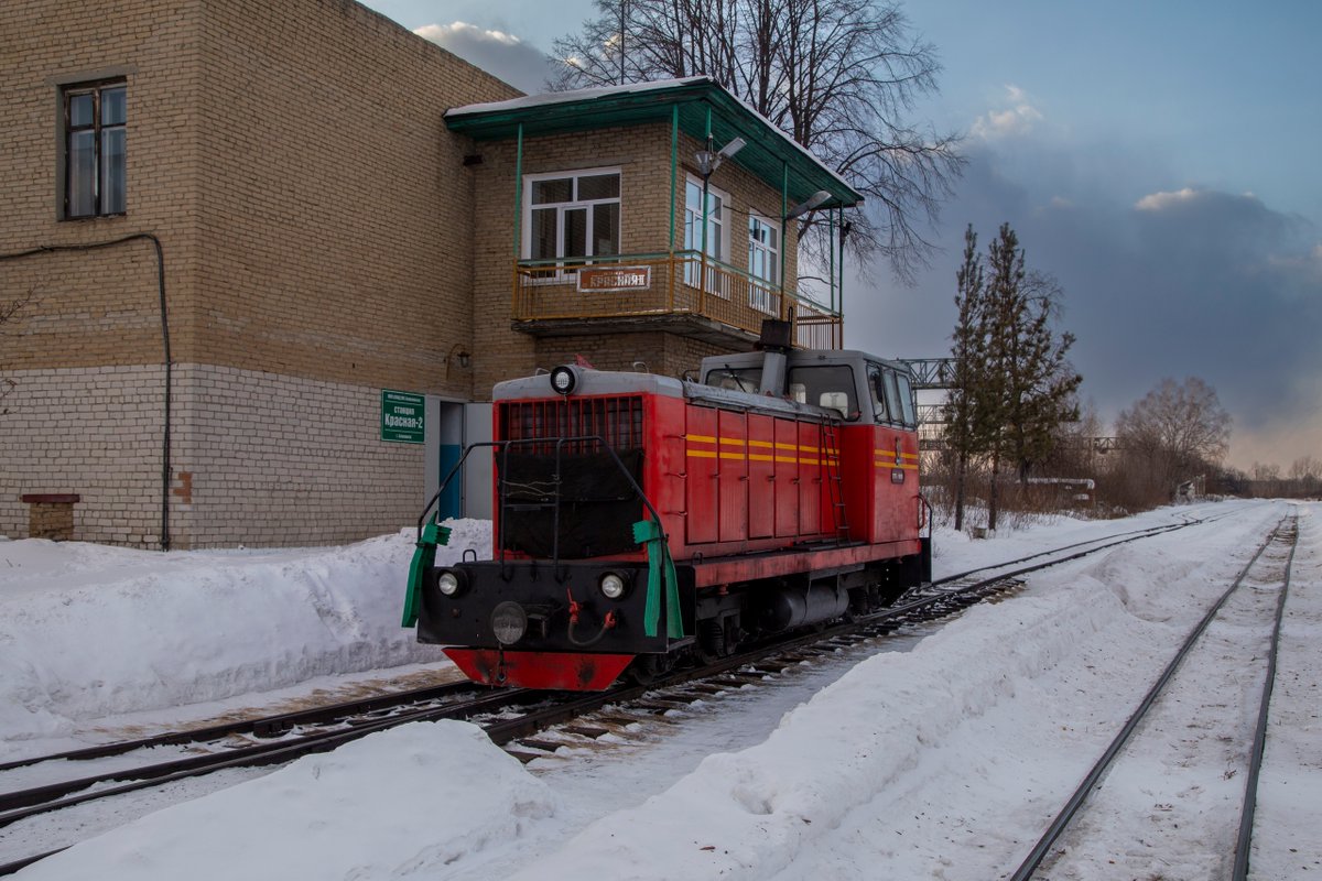 NGR_RU's tweet photo. Тепловоз ТУ7-1915 на станции Красная-II, Алапаевская узкоколейная железная дорога, Свердловская область, 2025. Diesel locomotive TU7-1915 at the Krasnaya-II station, Alapayevsk narrow-gauge railway, Sverdlovsk Oblast, 2025. Photo: Alexander Suslin #Russia #TU7 #ужд #узкоколейка https://t.co/tVCqIPrEov