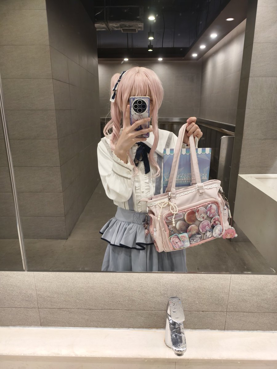 Amia🎀 tweet media