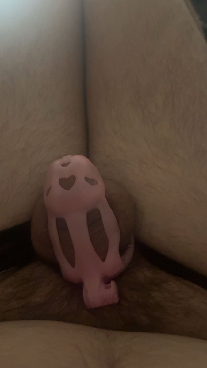 PinkHoleXXXX's tweet photo. Fuuuuuuuck guys! I SWEAR I have a dick! 😣😩 Like yeah it’s little, and caged, and yeah everyone keeps laughing & calling it my clit but…but…. It’s totally still a dick right 👉🏽👈🏽
#Bottom #Gay #Chasity #ChasityBoy #ChasityBoi #Bottom #Femboy https://t.co/juwKR30c5p