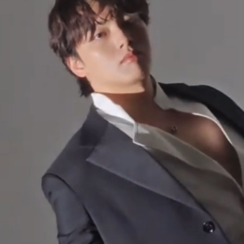 햄버거 숨겨두고 화보찍네