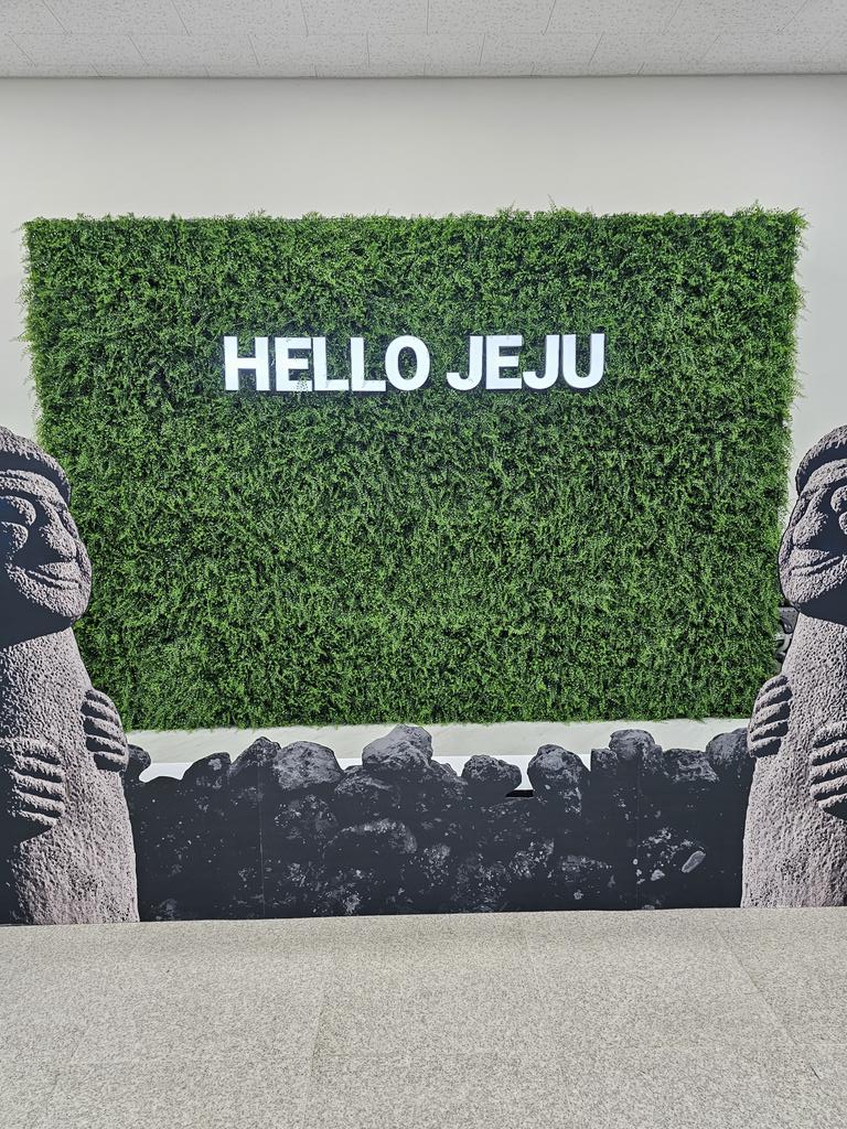 Albu_Kevs's tweet photo. Chillin on Jeju’s breezy path😍♥️

📍Jeju, South Korea 🇰🇷 https://t.co/QE8RehgRpr