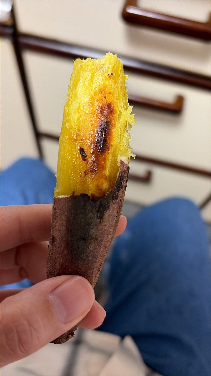 バーミキュラフライパンで焼き芋。
買ってよかったバーミキュラ。

#バーミキュラ