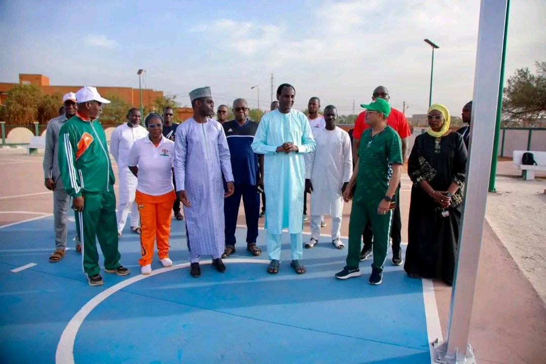 amvniger1's tweet photo. Son Excellence Lamine Zeine a effectué une visite sur le site omnisports du village de la Francophonie afin de s’enquérir de l’état d’avancement des travaux de ce complexe.
https://t.co/5yK8IhXyMj https://t.co/pXSut9Ha6D