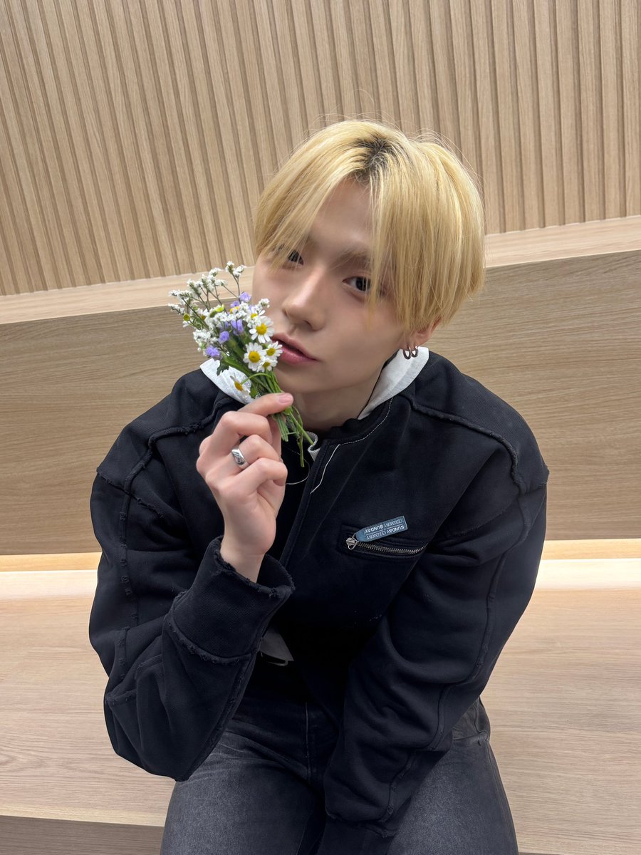 ໒꒱⋆꙳ tweet media