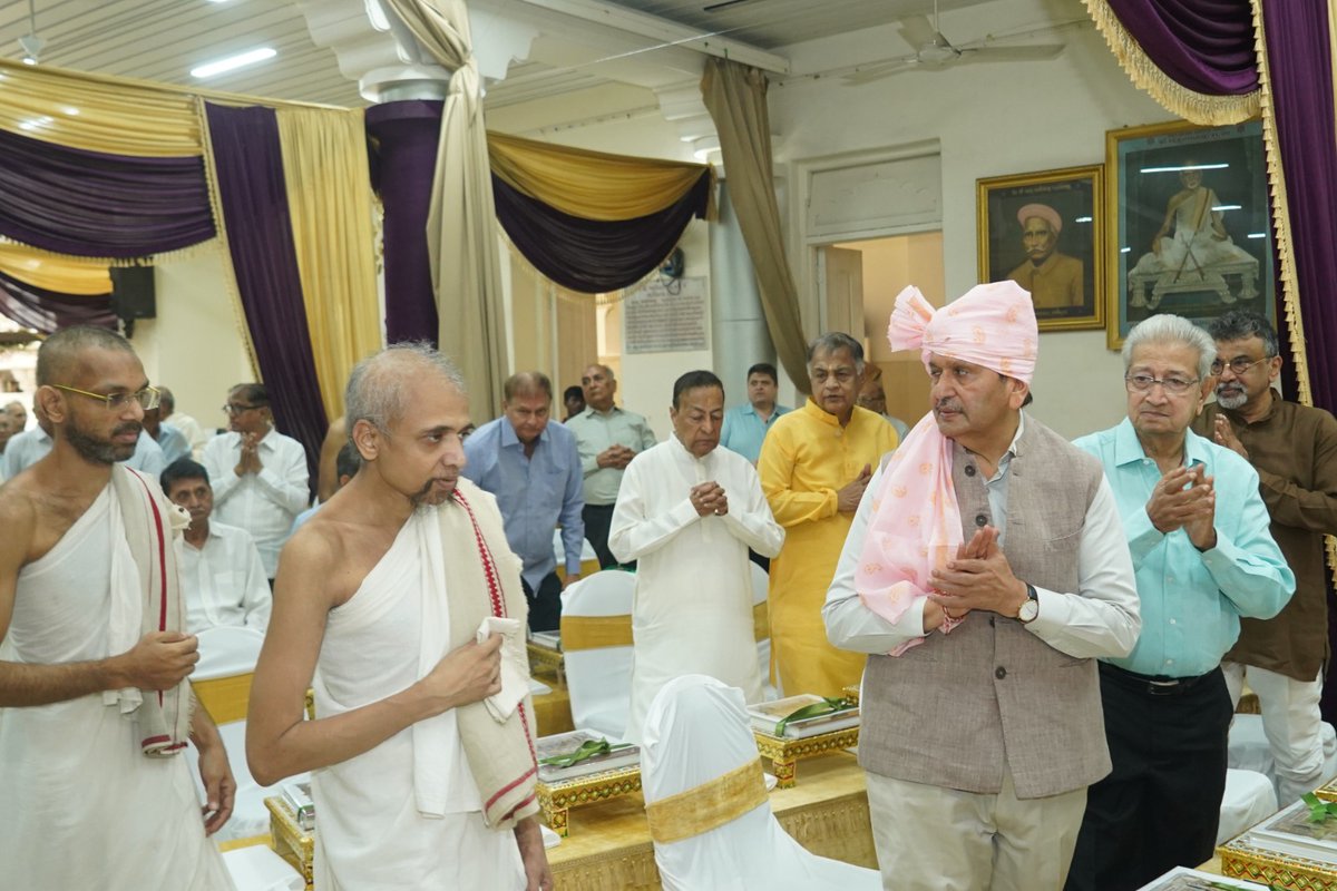 MPLodha's tweet photo. Attended the inauguration of Gaurav Gatha, the history book of the Jain Mandir, at Babu Amichand Derasar, Teen Batti, Walkeshwar, Mumbai.
This event beautifully celebrated our rich cultural heritage and the timeless contributions of the Jain community.
#Walkeshwar #GauravGatha #Inauguration #Mumbai