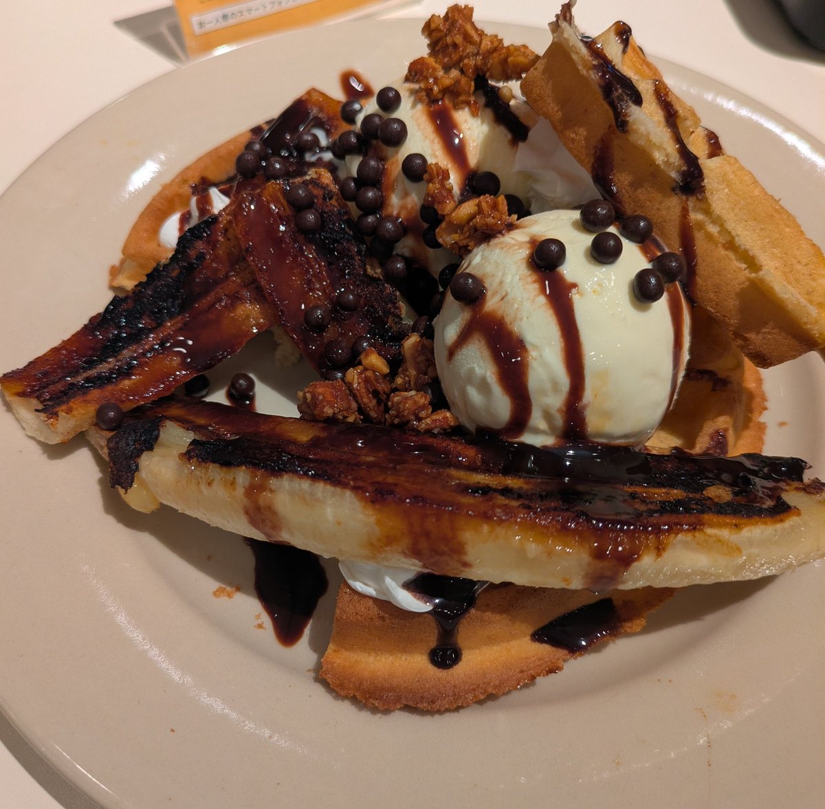 法事の帰り、久しぶりに武蔵小杉へ寄り、おじさん独りワッフルを食べました。美味しかったです。