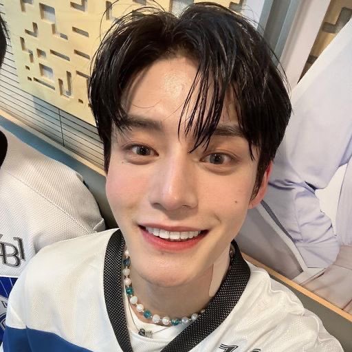 jiwoong as cats 🐈⬛ tweet media