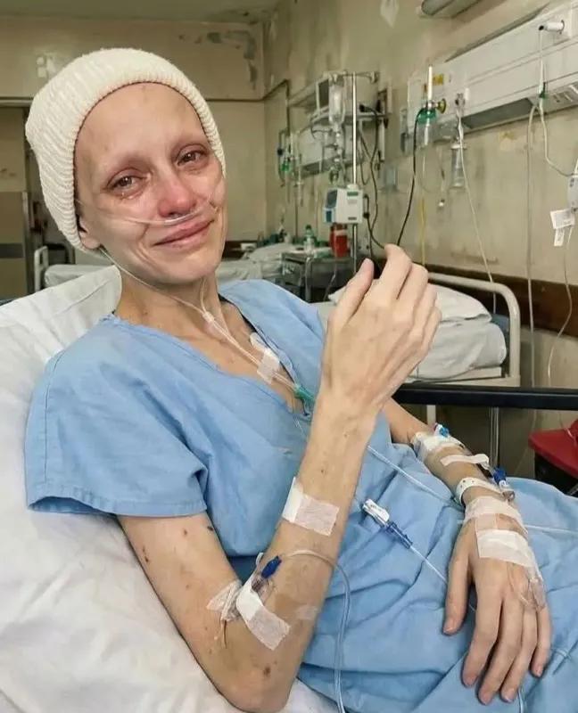 Sarah🌹 tweet media