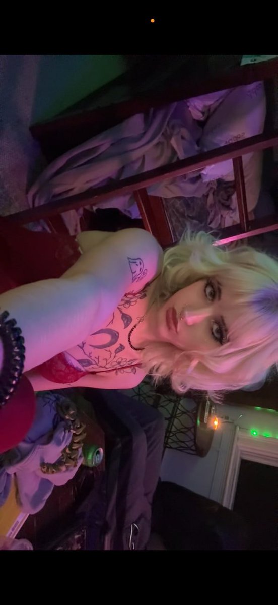 Paigeeeeee👅 tweet media