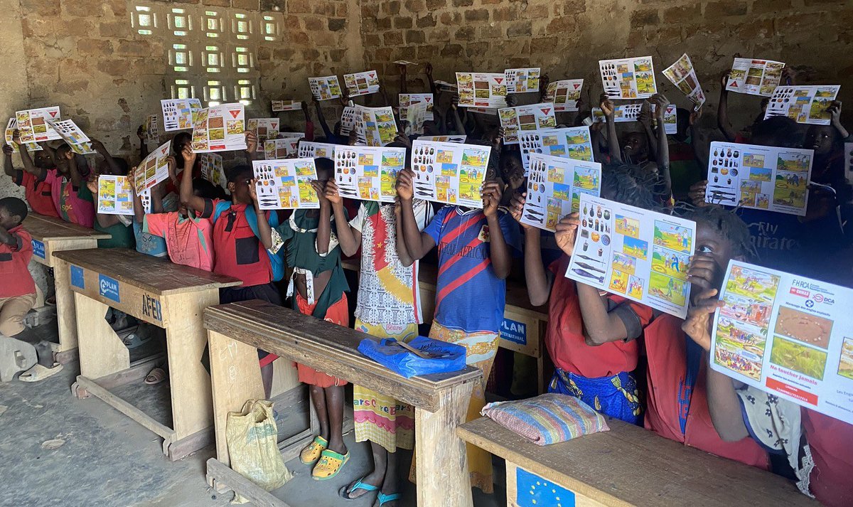 OCHA_CAR's tweet photo. Explosive devices have claimed the lives of dozen civilians and restricted freedom of movement and humanitarian access, particularly in western 🇨🇫. With @OCHAFunds support, @DanChurchAid and local actors are raising awareness and alerting for appropriate #MineAction. #IMAD2026 https://t.co/ytyMBGCp5G