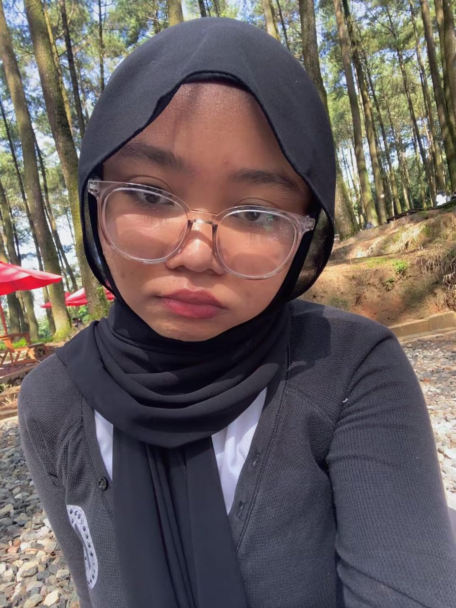 Cell Phone Says tweet media