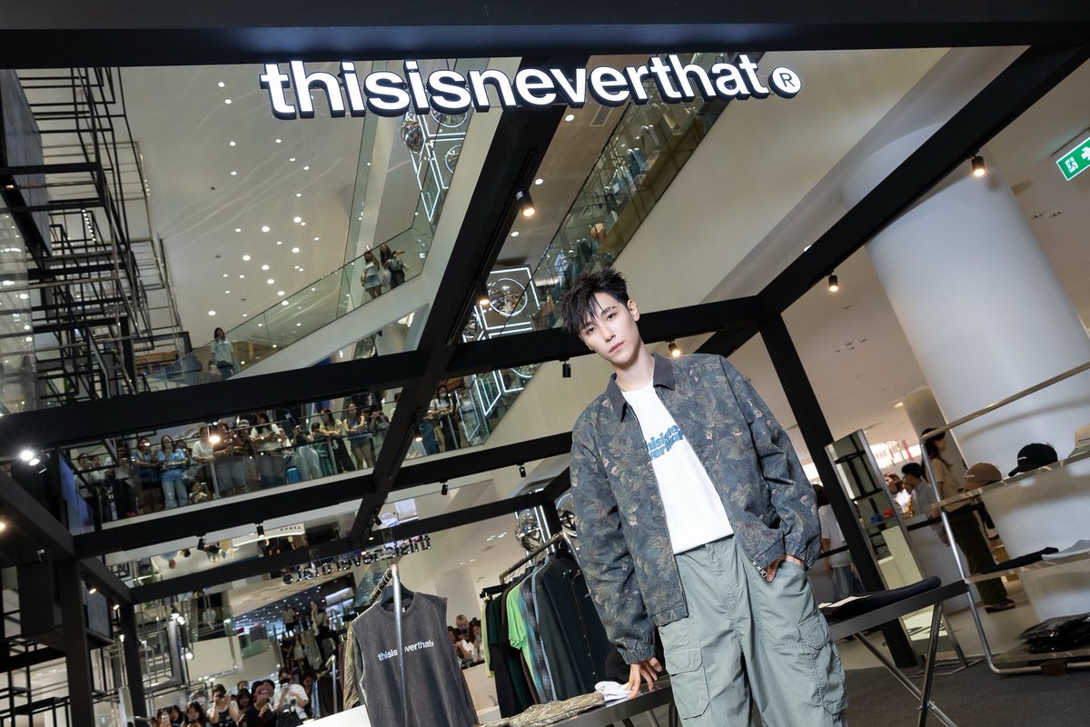 siamdiscovery1's tweet photo. หนุ่ม thisisneverthat® คนนี้หล่อมากค่ะ🫶🏻

#junniorrs ร่วมงานเปิดตัว thisisneverthat® POP-UP STORE ครั้งแรกในประเทศไทย ณ ชั้น G สยามดิสคัฟเวอรี่
  
JUNIOR X THISISNEVERTHAT AT SIAM DISCOVERY
#SiamDiscovery #JuniorXThisisneverthat #thisisneverthat #DiscoverySelection https://t.co/DaWv0a2B0F
