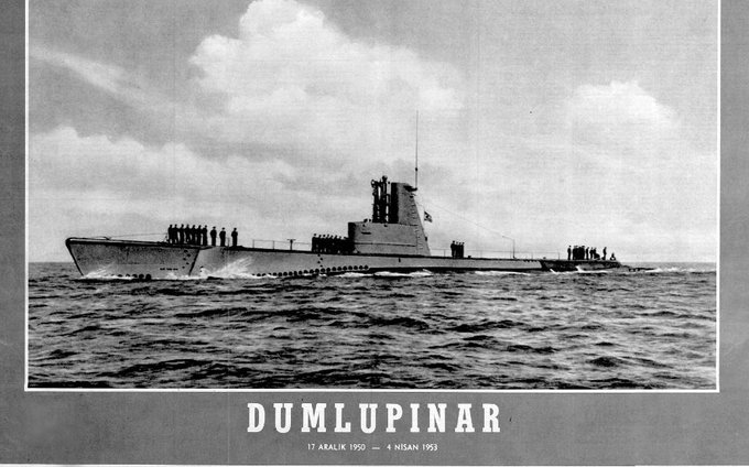 DogutCem's tweet photo. 1-3 Nisan 1953 tarihinde yapılan BLUE SEA tatbikatına katılan TCG I.İnönü ve TCG Dumlupınar denizaltılarımız tatbikat dönüşü Gölcük'e intikal seyrinde, önde TCG Dumlupınar arkasında TCG I.İnönü olduğu halde 4 Nisan 1953 tarihinde gece 00:01'de Çanakkale Boğazı'na girmişlerdi. + https://t.co/XazadFx79l