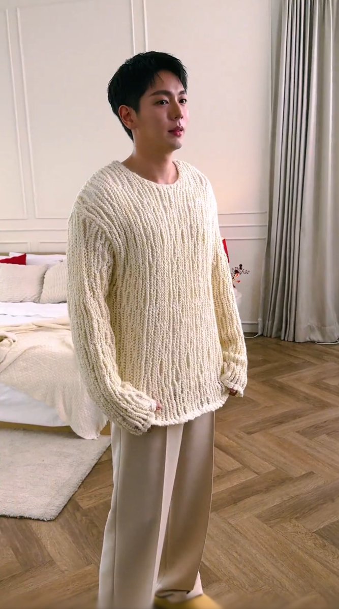 ครัวซองแฮมชีส🥐ft. Love of Silom แฟนสาวพี่กฤษฏ์ tweet media