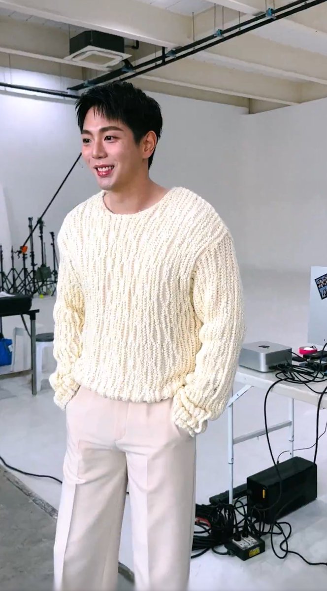 ครัวซองแฮมชีส🥐ft. Love of Silom แฟนสาวพี่กฤษฏ์ tweet media