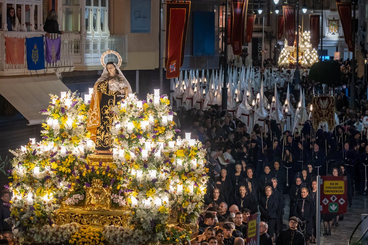 AytoCartagenaES's tweet image. Cada Semana Santa, en la noche del #ViernesSanto,💜 la @cofradiamarraja pone en la calle la procesión del Santo Entierro.

Siguiendo el orden cronológico de las procesiones cartageneras, esta centra su discurso en la Muerte y Entierro de Cristo ✝️. 

La corporación municipal del