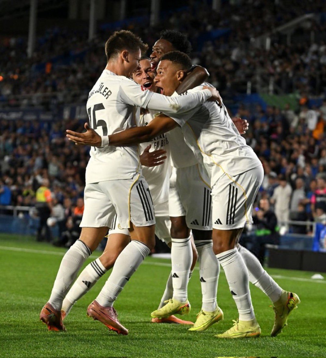 Twilight tweet media