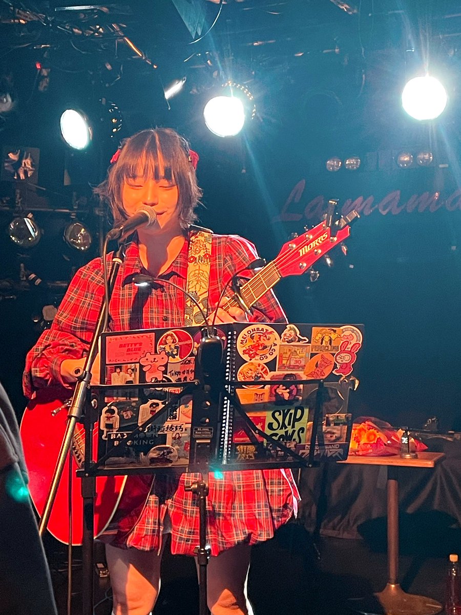 しずくいし tweet media