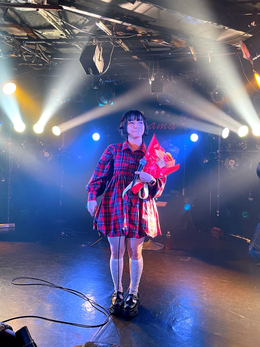 しずくいし tweet media