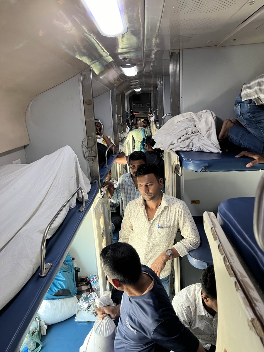 alihami749's tweet photo. Train 15647 (LTT–GHY), Coach B3 AC: overcrowded with unauthorized passengers. Unable to move or access washroom. Please take immediate action.
@RailMinIndia @RailwaySeva
@AshwiniVaishnaw https://t.co/h60XecV80C