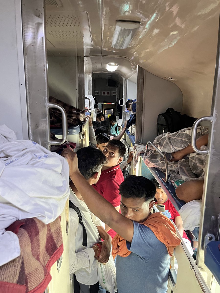 alihami749's tweet photo. Train 15647 (LTT–GHY), Coach B3 AC: overcrowded with unauthorized passengers. Unable to move or access washroom. Please take immediate action.
@RailMinIndia @RailwaySeva
@AshwiniVaishnaw https://t.co/h60XecV80C