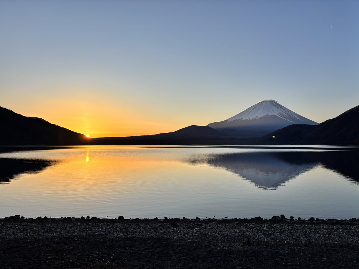 BroccoDQX's tweet photo. @ncorreyna 自分の撮ったマイベスト富士山です https://t.co/kaWm9Yx5KP