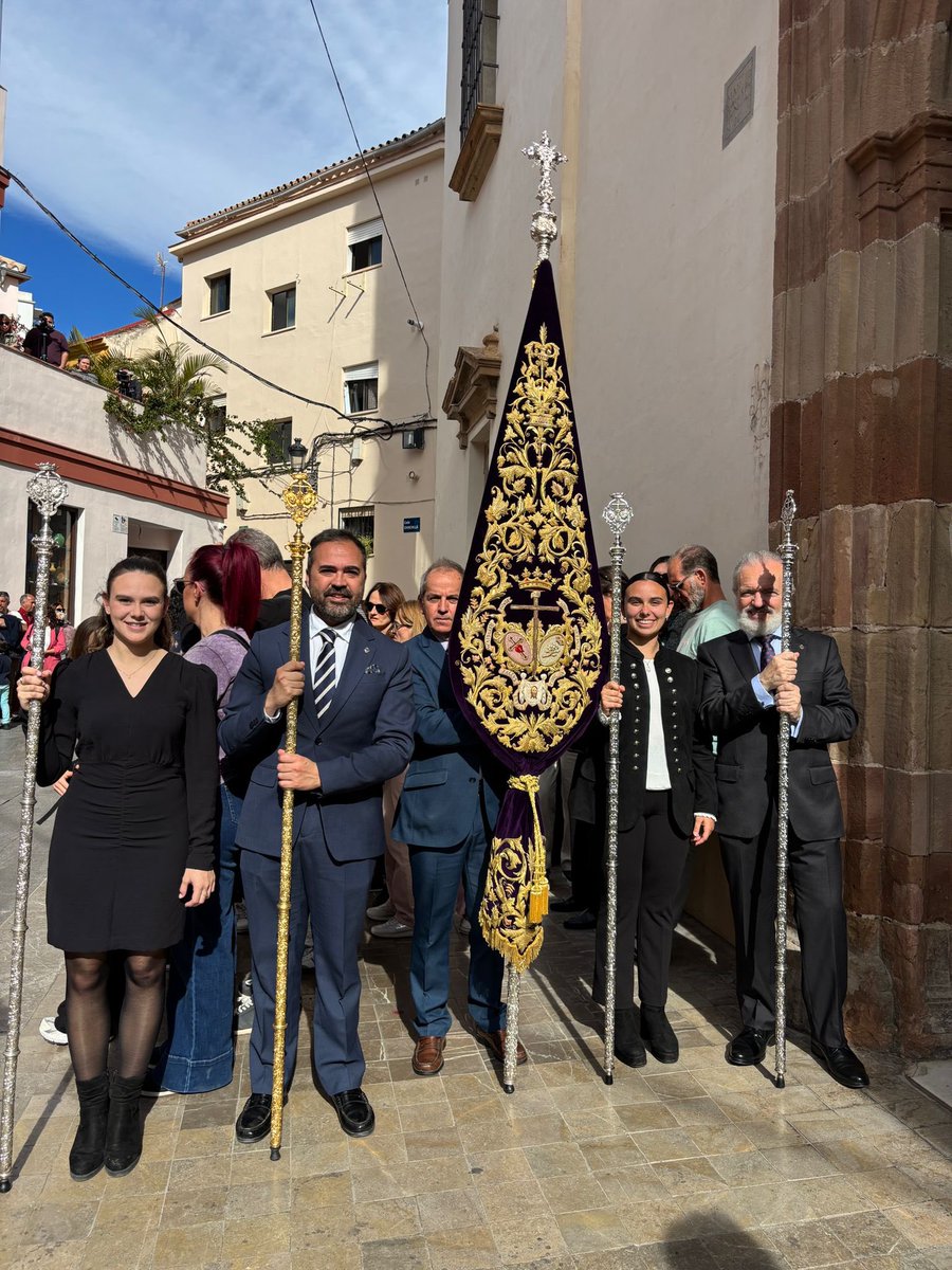 HdadSalutacion's tweet photo. Durante las jornadas del Jueves y Viernes Santo, como es tradición, nuestra Hermandad acompañó en su respectivas salidas procesionales a los hermanos de @SantaCruzMalaga y @servitasmalaga 

#CofradiasMLG https://t.co/rZ8hjhaq5U