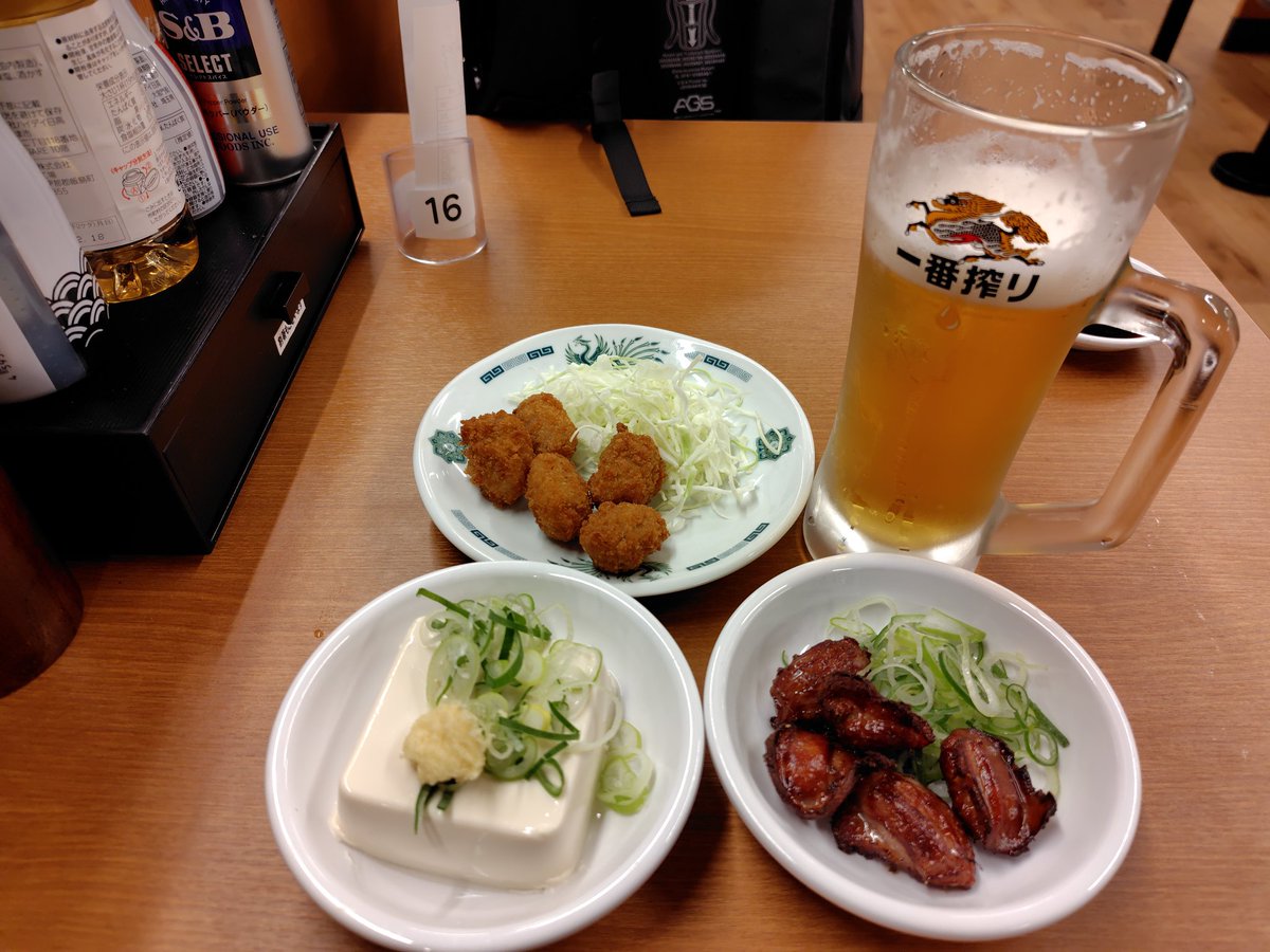 KAZ__46's tweet photo. 今晩わ🌙お疲れ様です☺1週間終わりました😆明日明後日休みます😆
月曜日は若干北部行ってプチ花見ドライブしようかなぁと思っています🚗
なんで今日は仕事終わりの昼飲みと晩酌しましたꉂ🤣𐤔
今週もお疲れ様でした🎶
 #晩飯
 #晩酌
 #昼飲み
 #コンビニ
 #Twitter晩酌部
 #X晩酌部 https://t.co/GyO26Gtndr