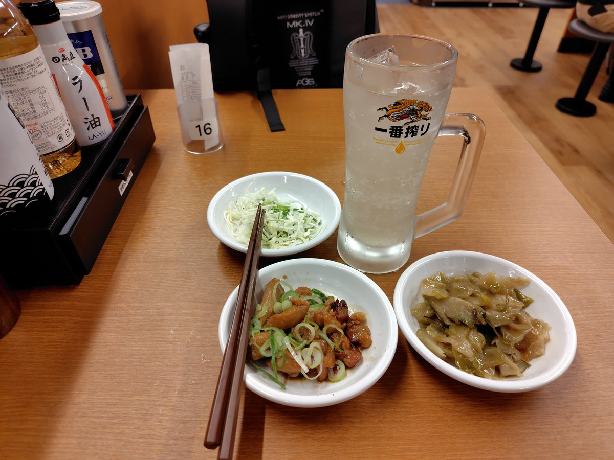 KAZ__46's tweet photo. 今晩わ🌙お疲れ様です☺1週間終わりました😆明日明後日休みます😆
月曜日は若干北部行ってプチ花見ドライブしようかなぁと思っています🚗
なんで今日は仕事終わりの昼飲みと晩酌しましたꉂ🤣𐤔
今週もお疲れ様でした🎶
 #晩飯
 #晩酌
 #昼飲み
 #コンビニ
 #Twitter晩酌部
 #X晩酌部 https://t.co/GyO26Gtndr