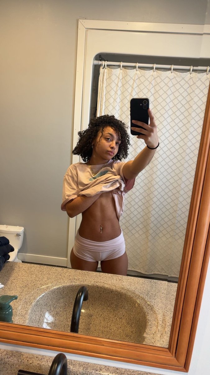 Princess Tee 👸🏾 tweet media