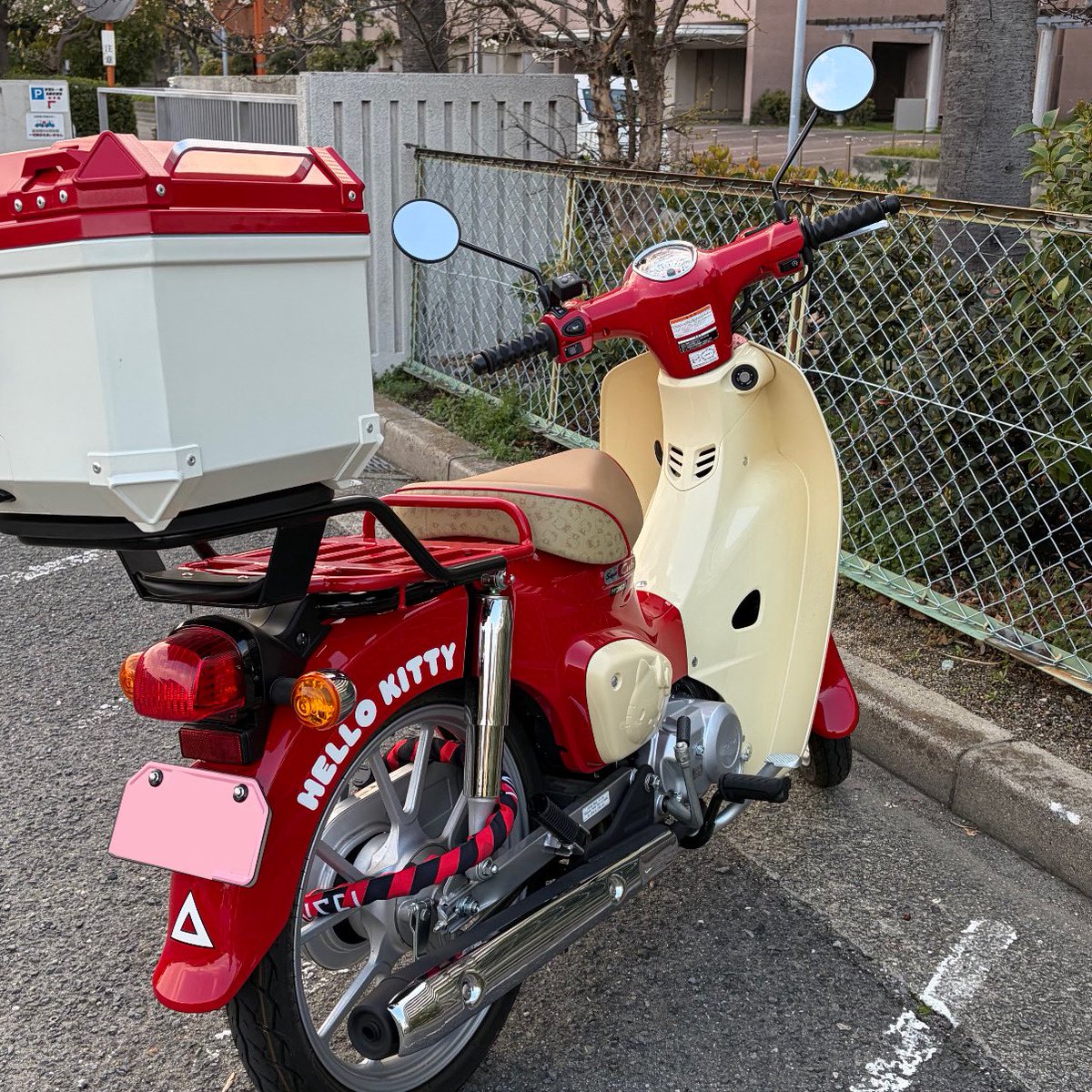 moon__jan's tweet photo. うちの子可愛い🫶🏻︎💕︎︎

 #ハローキティカブ #スーパーカブ110 #カブ主 https://t.co/CPSbBvbttS