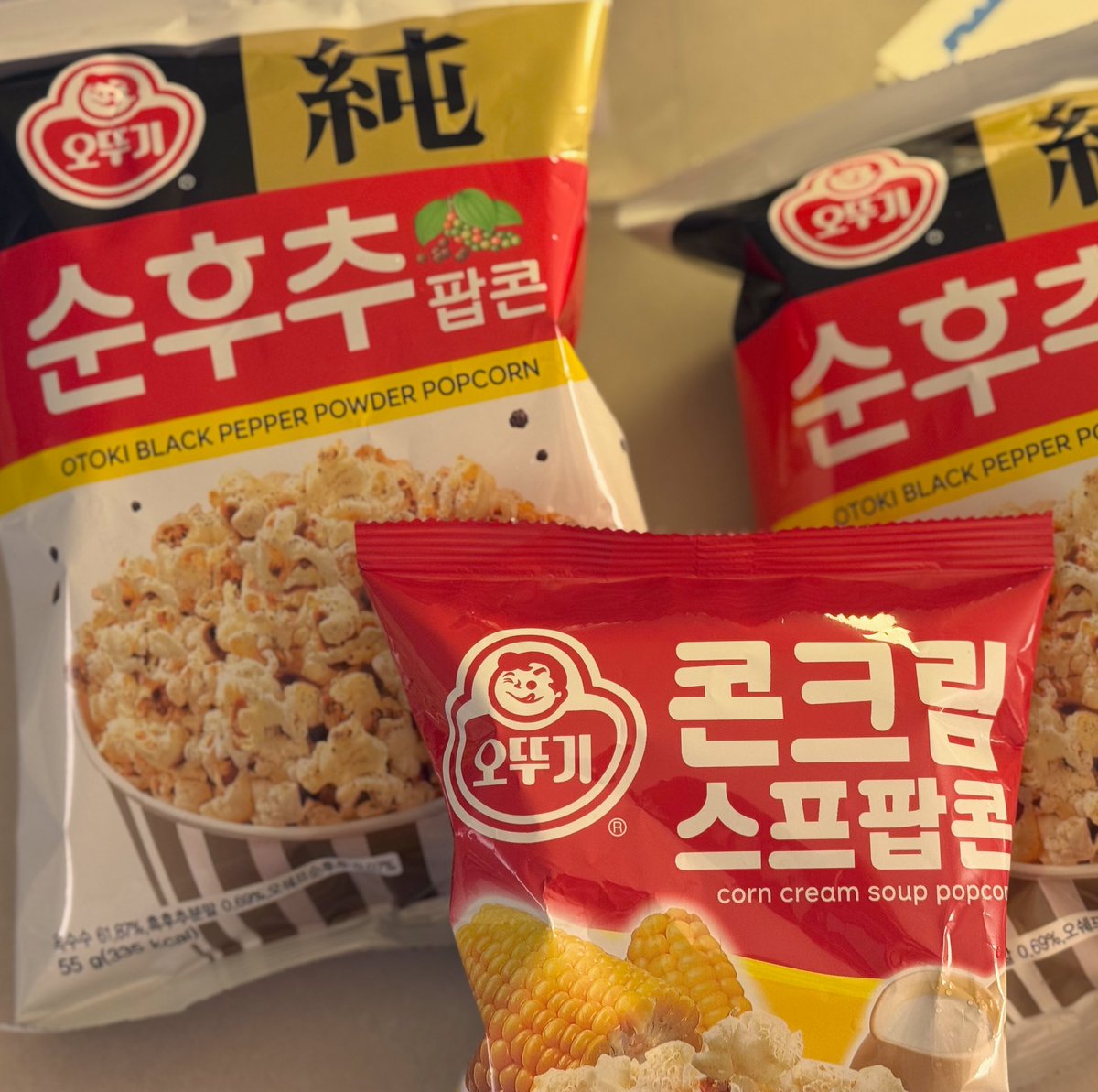 Argent_wave's tweet photo. 짜파게티 꾸덕 vs 촉촉????
1.2. 사천짜파게티 매운맛2개_까만그릇
3. 짜파게티 오리지날_하얀그릇
4. 최애 *맛소금 팝콘 없어서 순후추 팝콘과 콘스프, 2+1 GS편의점! 후추맛 엄청나네요(4점/5점만점)
-일요일이 짜파게티인데 하루 땡겼습니다🐷
어휴 바깥나들이 고되다….
#짜파게티 꾸덕파! 국물1방울도 용납할 수 없따!!