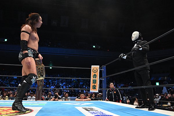 dgmash's tweet photo. そういえば、チェーズがTAKESHITA襲撃した時に一緒に出てきてた、TAKESHITA曰く“おかめ納豆”みたいなヤツって誰？SANADAかと思たんだが違げーの？ #njSG #njpw https://t.co/4naAQHpi5E