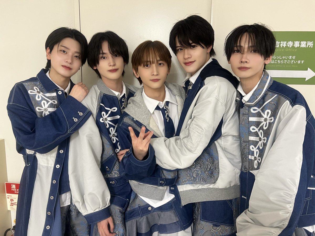 ns_vi_official's tweet photo. 1st Single『Mirror? Mirror!』
リリースイベント💿️️꙳⟡
────────────── ✩
𝟘𝟜.𝟘𝟜 (𝕤𝕒𝕥)コピス吉祥寺

ご来場ありがとうございました！

4月初リリースイベント！
あいにくのお天気の中でのライブにはなりましたが皆さま楽しんでいただけましたか？🌧

次回は来週4月12日！錦糸町マルイにて
お待ちしております🫶🏻