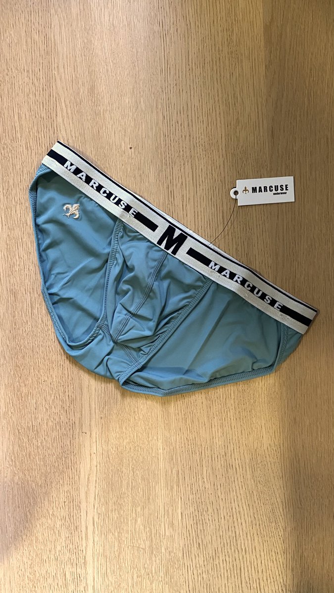 Το σλιπάκι Intimate είναι φτιαγμένο με ένα δροσερό και απαλό υφασμα από πολυαμίδιο σε σκούρο πράσινο. Αγόρασέ το σήμερα:
vrakadiko.gr/underwear/marc…