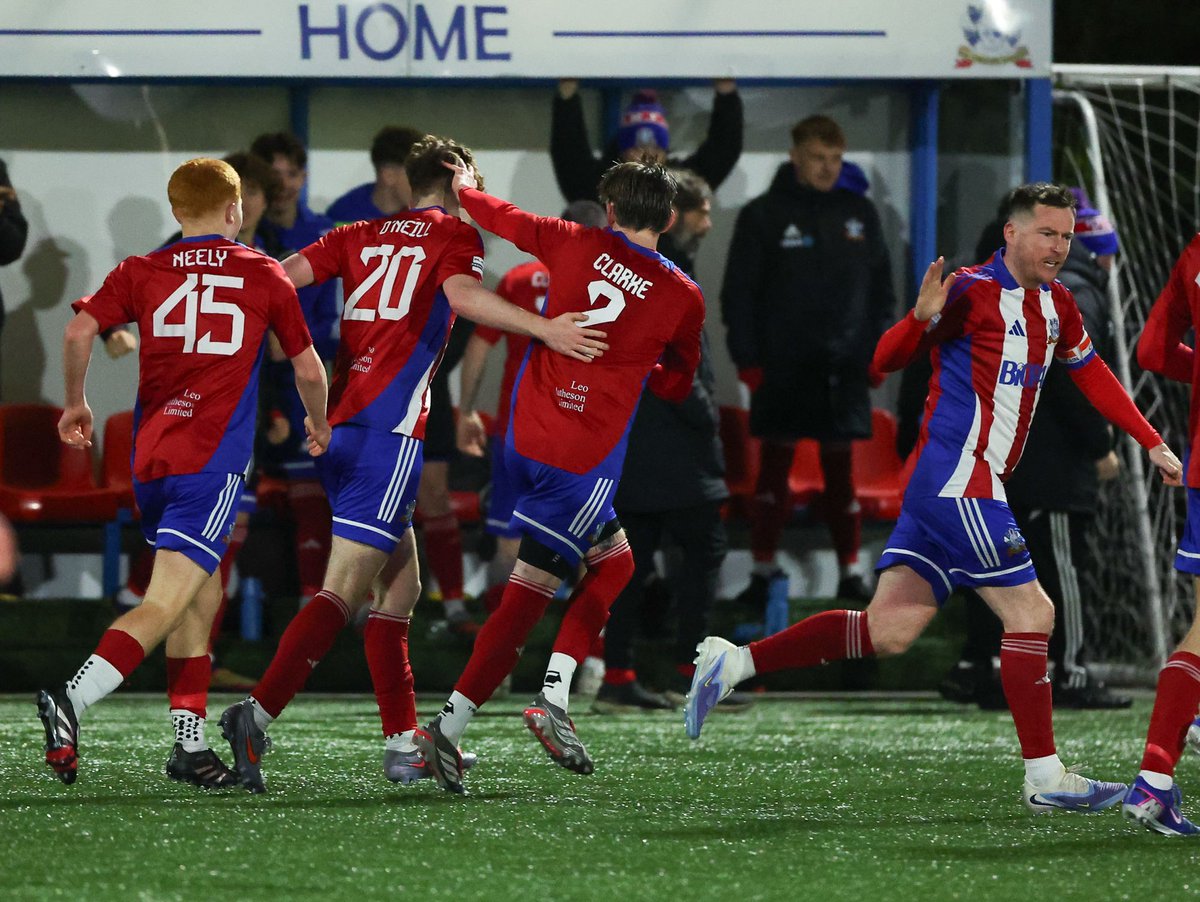 cashrangers's tweet photo. 𝐕𝐢𝐜𝐭𝐨𝐫𝐢𝐨𝐮𝐬 𝐢𝐧 𝐭𝐡𝐞 𝐝𝐞𝐫𝐛𝐲 🙌

📸 | Paul Harvey

#upthecash🏴‍☠️💙⚽️ https://t.co/wkMkjwhbBj