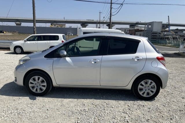 BenedictEshun5's tweet photo. 2013 Toyota vitz 
1.3L petrol 
100,625km
RhD from Japan
Ghc 49,999(shipping included) https://t.co/Ym6XDOsZQW
