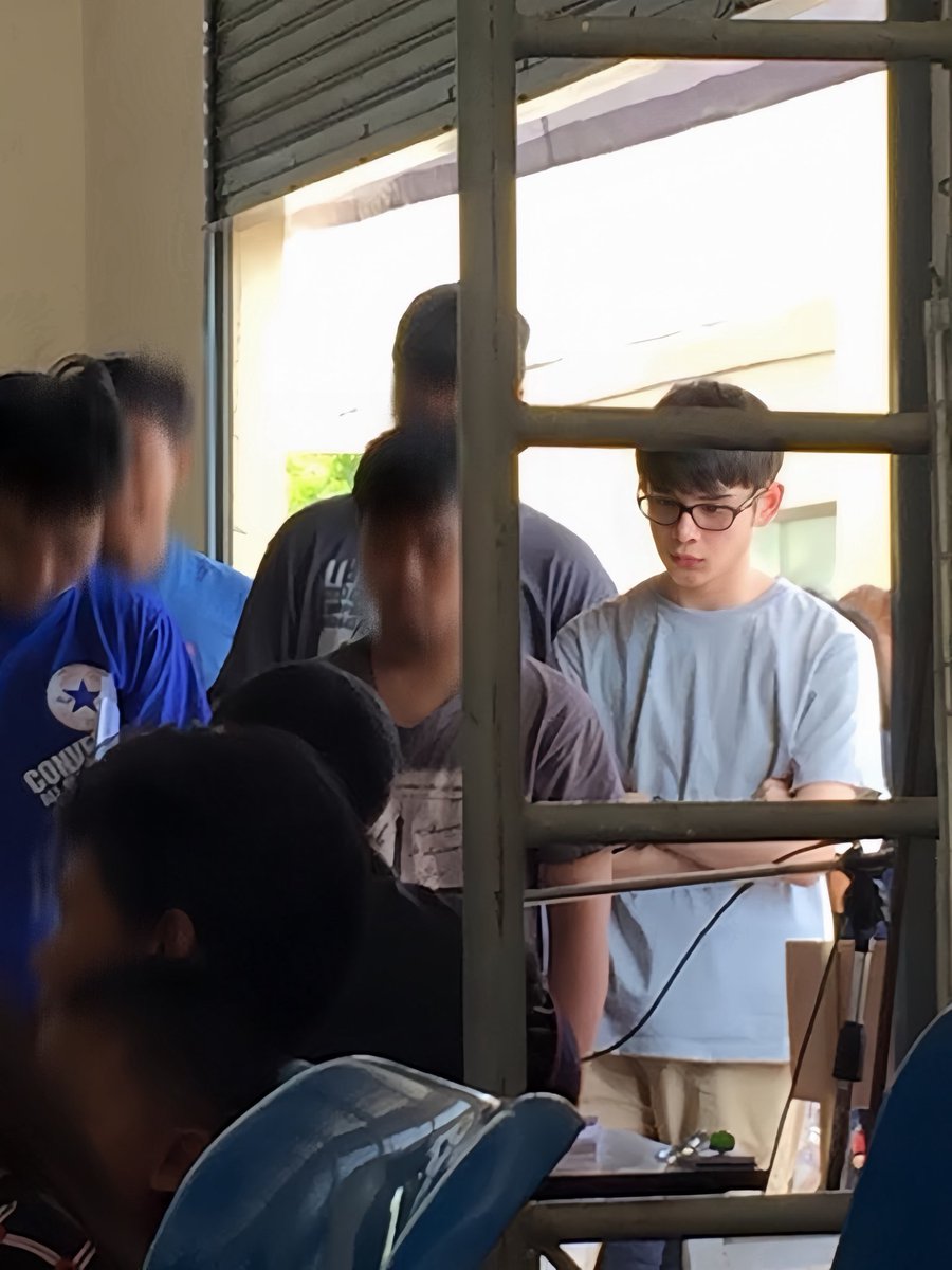 ต๊ะ. tweet media