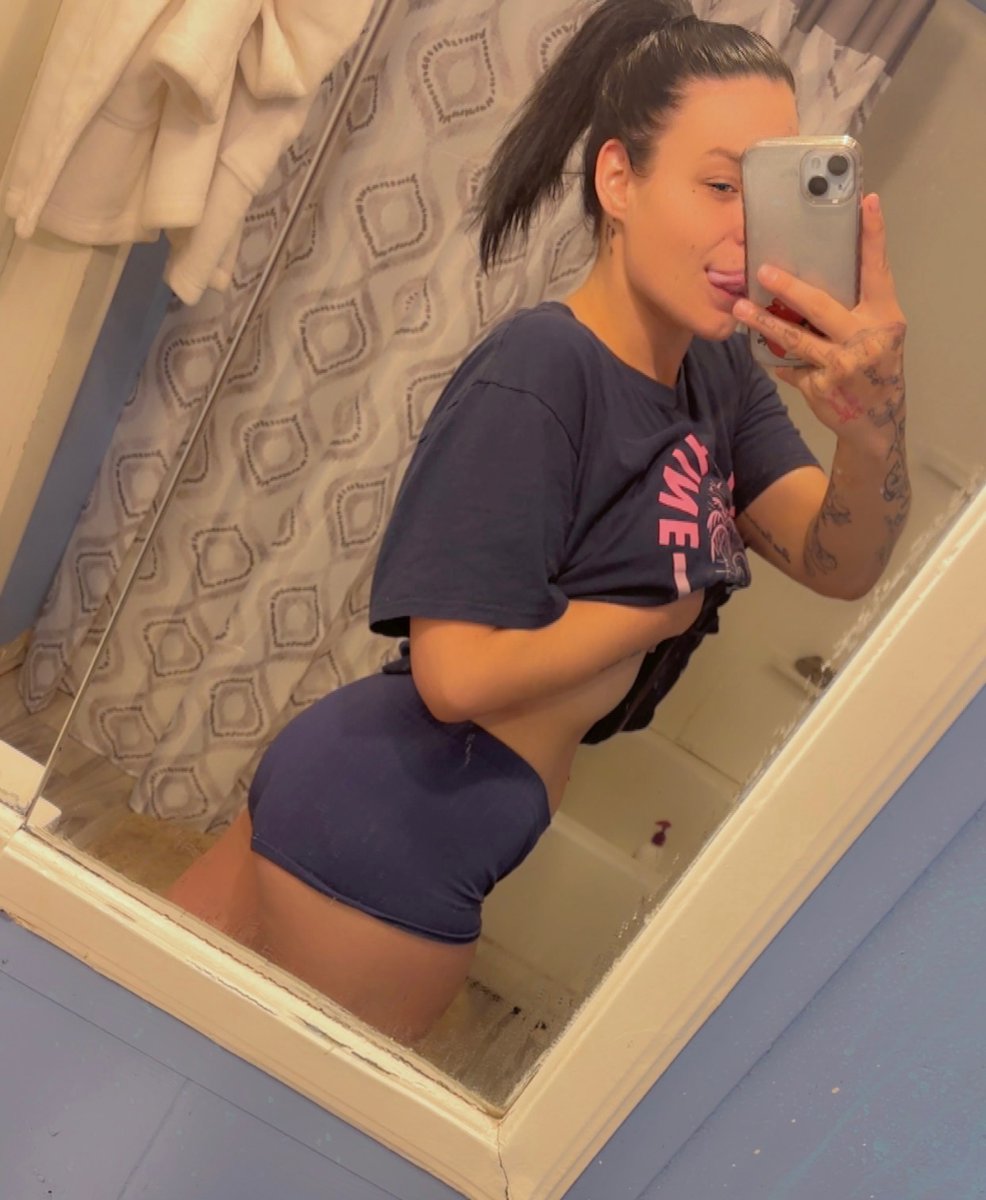 Tiffany Michelle tweet media