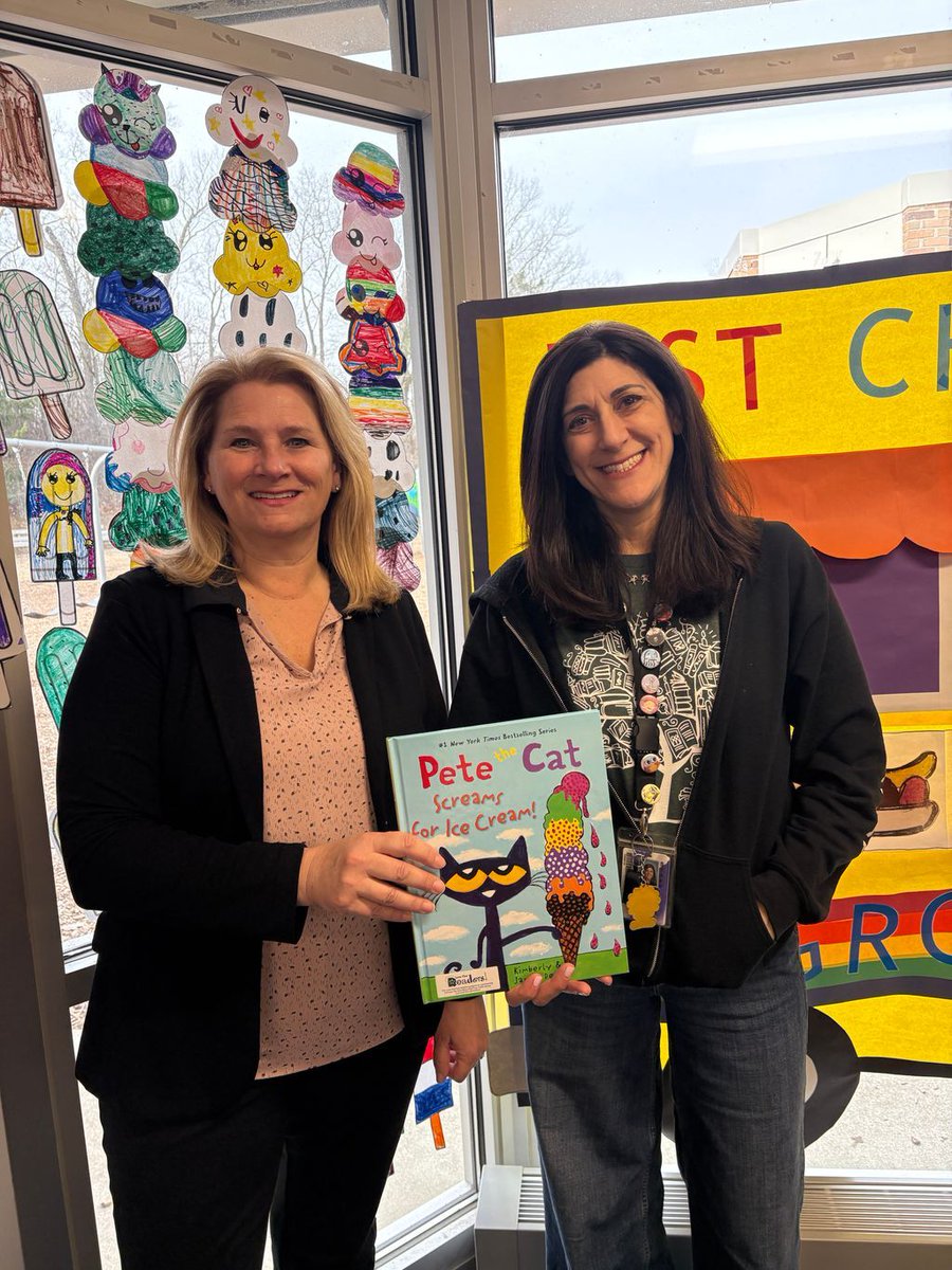 bhschools's tweet photo. On National School Librarian Day we celebrate those who work and support our media centers 📚️ 🌟From organizing resources, to guiding research, from assisting with devices to fostering a love for reading, your dedication enriches our students’ lives. Thank you for all you do! https://t.co/9SV5q9QH5n