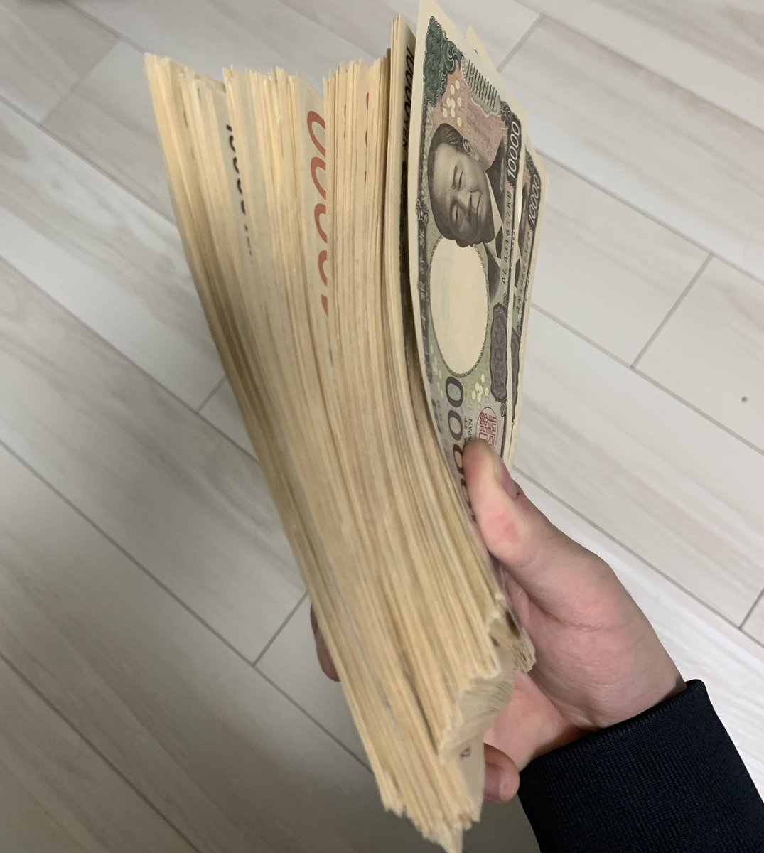 💴 ぐりふぉぉん -毎日プレゼント企画- 💸 tweet media