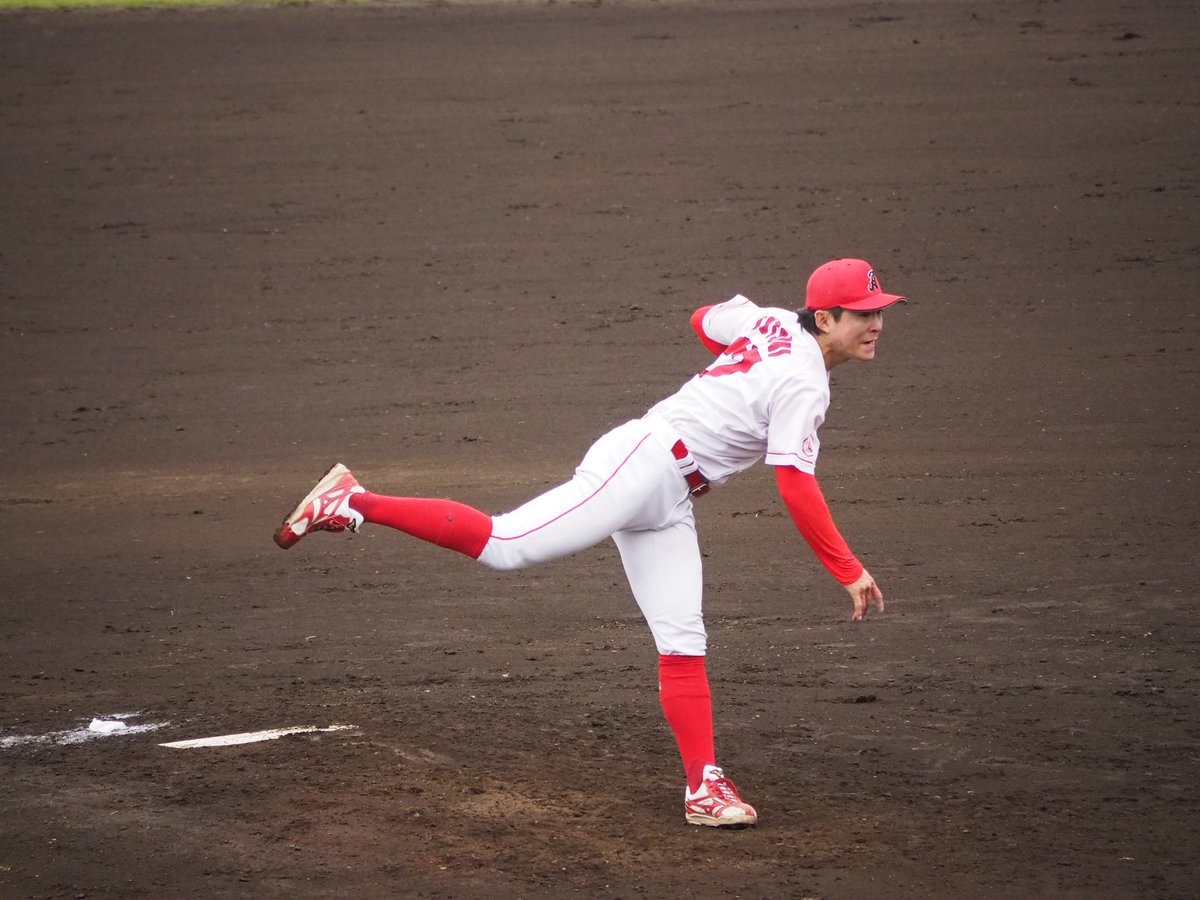 今日の足利市長杯から
個人的に今日2試合のMVPはこの人。堤楽空(山梨学院高ー富士大)
9回4安打6奪三振無失点。変化球のコントロールキレとも良く最速142km。去年ずっとケガで投げられずも、ようやく本領発揮。いま一番期待している投手です。