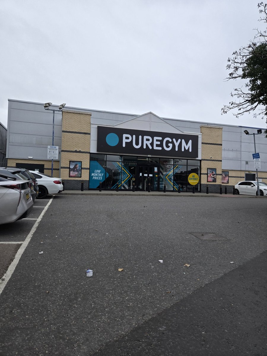 hellokaiperoo's tweet photo. I needed that workout! Thank you for gyms within walking distance. I love Brentford 💖 https://t.co/0AkbKZpBN1