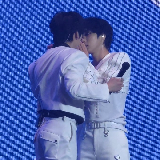 Every day a photo of Minsung tweet media