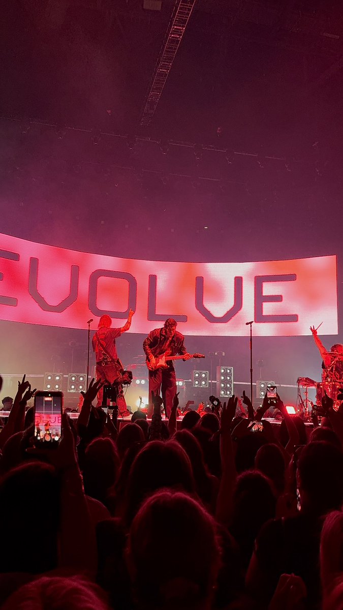 julie + 5SOS⭐️ tweet media