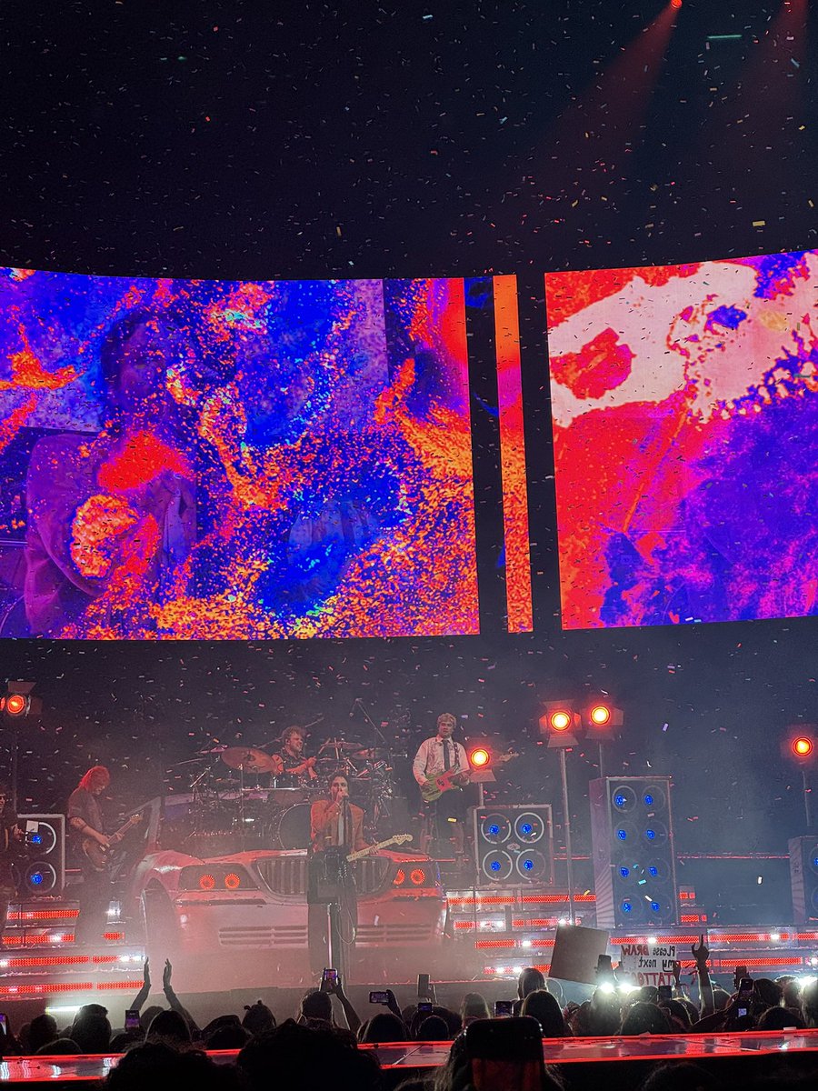 julie + 5SOS⭐️ tweet media