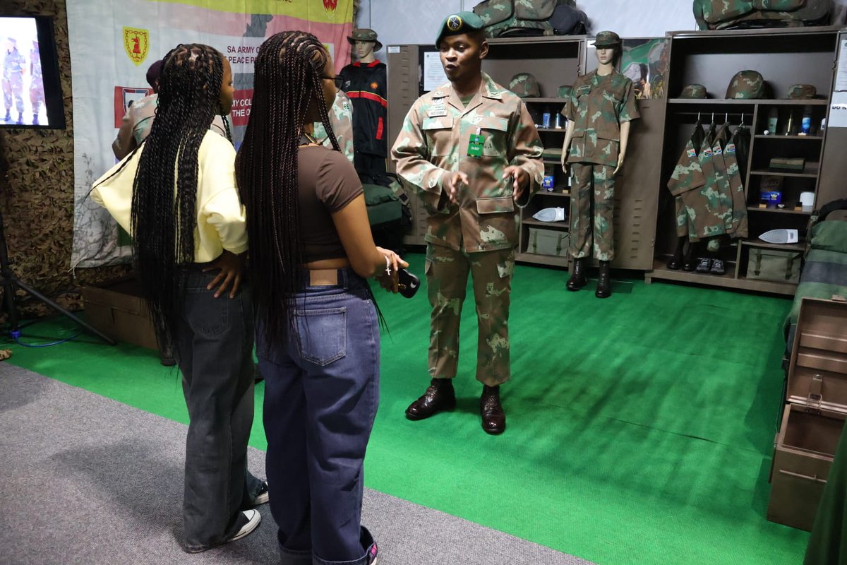 SANDF_ZA's tweet photo. #RandShow2026 || The SA Army Training Formation Draw the Crowds at the Rand Show 2026 with Its Captivating Displays.
https://t.co/z0nb8t25MJ
#SANDF
#SAArmy
#SAArmyTrainingFormation
#PrideOfLions https://t.co/n5d6Jc1ygK