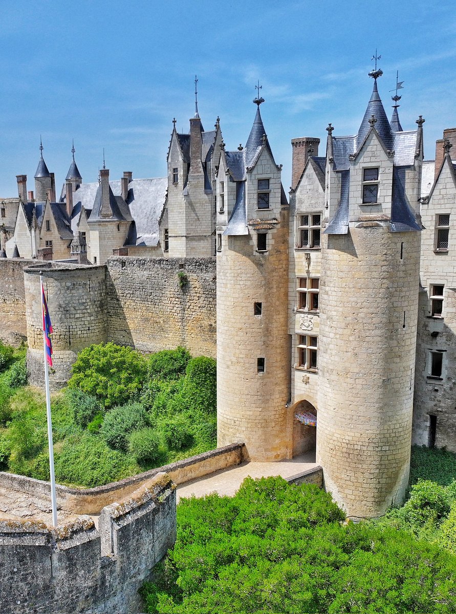 Château de Montreuil-Bellay tweet media