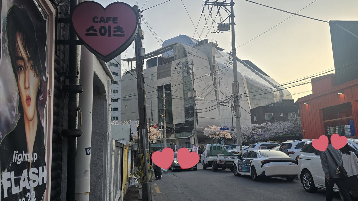 FLASH on 22 tweet media